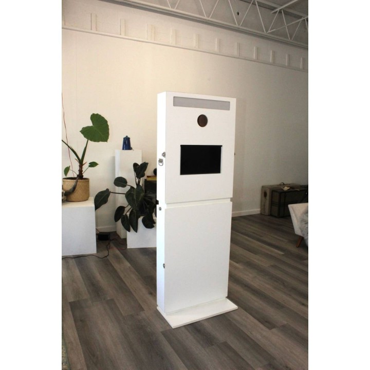 Open-Air Photo Booth Rental in Rhode Island $500 / 3 hours